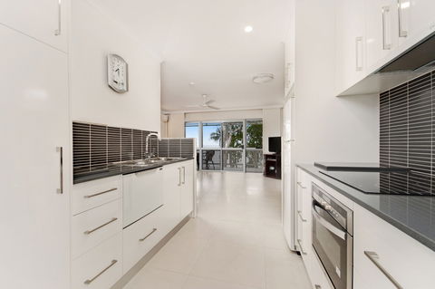 Marlin Waters Beachfront Apartments - Accommodation VIC 3