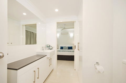 Marlin Waters Beachfront Apartments - Accommodation VIC 6
