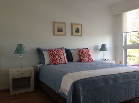 Crest Apartments - Accommodation VIC 4