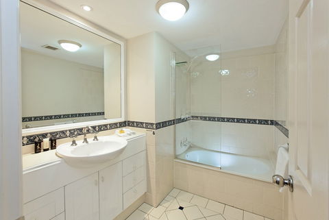 La Grande Apartments Broadbeach - Accommodation VIC 3
