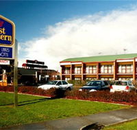 Taylors Lakes Hotel - Accommodation VIC