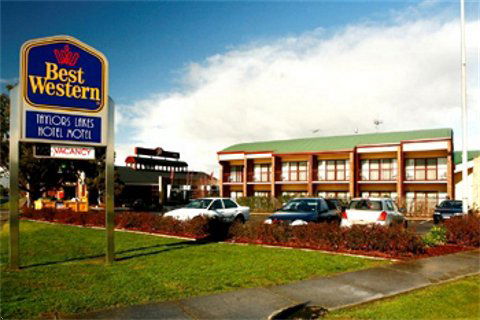 Taylors Lakes Hotel - Accommodation VIC 0