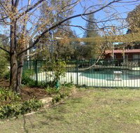 The Vines Holiday Cottages and Winnamatta Guest House - Accommodation VIC