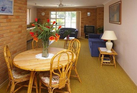 Beachlander Holiday Apartments - Accommodation VIC 2