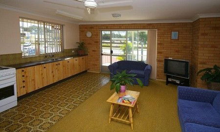 Beachlander Holiday Apartments - Accommodation VIC 4
