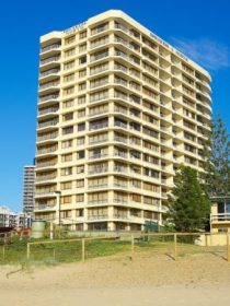 Breakers North Beachfront Apartments - Accommodation VIC 1