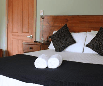 Tullah Lakeside Chalets - Accommodation VIC
