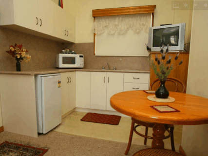 Sharonlee Strahan Villas - Accommodation VIC 4