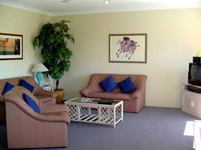 Sandcastles Holiday Apartments - Accommodation VIC 3