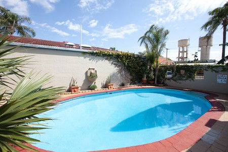 The Town House Motor Inn - Sundowner Goondiwindi - Accommodation VIC 1