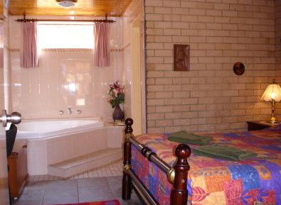 Lake Front Motel - Accommodation VIC 4