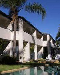 Noosa Parade Holiday Inn - Accommodation VIC 2