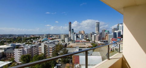 Summit Apartments Hotel - Accommodation VIC 3