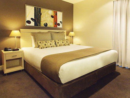 Oaks Plaza Pier - Accommodation VIC 3