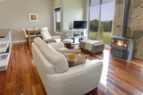 Stonetryst Spa Villas - Accommodation VIC 1