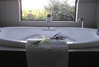Stonetryst Spa Villas - Accommodation VIC 4