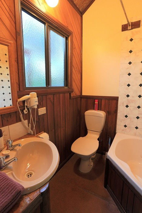Stanley Lakeside Spa Cabins - Accommodation VIC 3