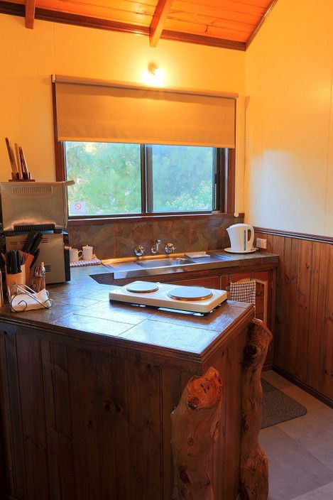 Stanley Lakeside Spa Cabins - Accommodation VIC 5