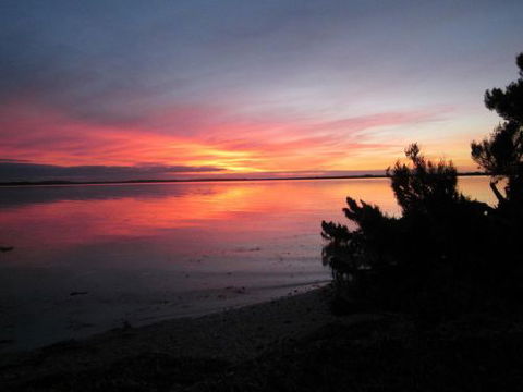 Stanley Lakeside Spa Cabins - Accommodation VIC 8