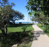 Raintrees On Moffat Beach - Accommodation VIC