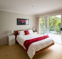 The Lake Limo - Accommodation VIC