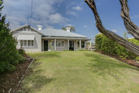 Blakiston House - Accommodation VIC 1