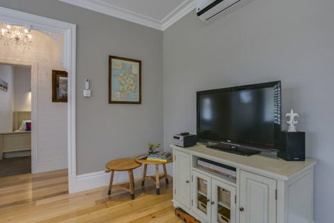 Blakiston House - Accommodation VIC 9