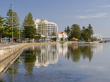 Oaks Waterfront Resort - The Entrance - Accommodation VIC 11