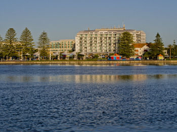 Oaks Waterfront Resort - The Entrance - Accommodation VIC 12