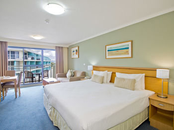 Oaks Waterfront Resort - The Entrance - Accommodation VIC 13