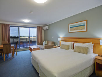 Oaks Waterfront Resort - The Entrance - Accommodation VIC 16