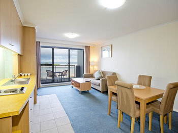Oaks Waterfront Resort - The Entrance - Accommodation VIC 30