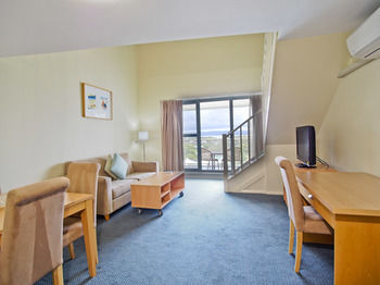 Oaks Waterfront Resort - The Entrance - Accommodation VIC 31