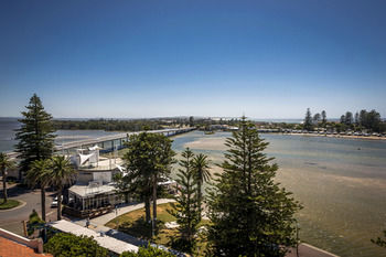 Oaks Waterfront Resort - The Entrance - Accommodation VIC 40