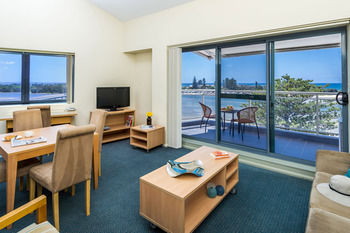 Oaks Waterfront Resort - The Entrance - Accommodation VIC 42