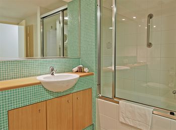 Oaks Waterfront Resort - The Entrance - Accommodation VIC 2