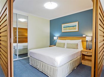 Oaks Waterfront Resort - The Entrance - Accommodation VIC 3