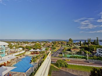 Oaks Waterfront Resort - The Entrance - Accommodation VIC 5