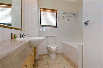 Santorini Twin Waters - Accommodation VIC 15