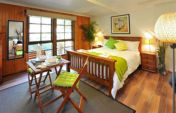 Holly Lodge - Accommodation VIC 1
