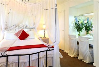Holly Lodge - Accommodation VIC 8