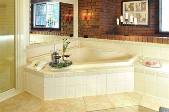 Holly Lodge - Accommodation VIC 10