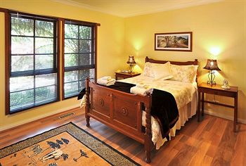 Holly Lodge - Accommodation VIC 16
