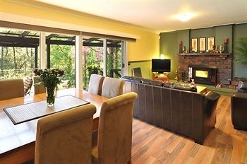 Holly Lodge - Accommodation VIC 17