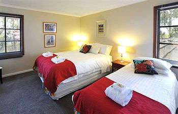 Holly Lodge - Accommodation VIC 21