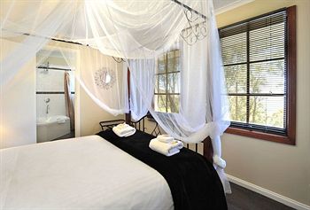 Holly Lodge - Accommodation VIC 22