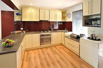 Holly Lodge - Accommodation VIC 30