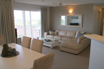Beachside Resort - Kawana Waters - Accommodation VIC 8