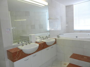 Beachside Resort - Kawana Waters - Accommodation VIC 36