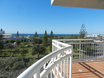 Beachside Resort - Kawana Waters - Accommodation VIC 42